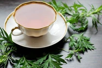 7 tác dụng tuyệt vời của trà ngải cứu đối với sức khỏe