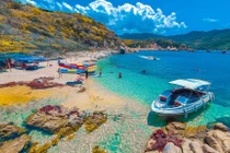 Vịnh Vĩnh Hy: Viên ngọc bích giữa miền nắng gió Ninh Thuận