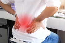 7 thói quen âm thầm 'tàn phá' cột sống ai cũng từng mắc phải