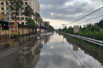 Hà Nội: Nguy cơ mất an toàn giao thông trên đoạn đường thường xuyên ngập nước