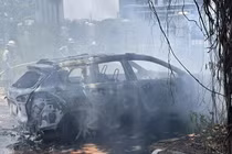 Hà Nội: Liên tiếp xảy ra 2 vụ cháy ô tô giữa ngày nắng đỉnh điểm