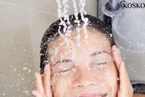 5 tác hại khi rửa mặt dưới vòi hoa sen nên dừng ngay