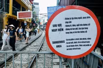 Cà phê đường tàu Hà Nội “lách luật” đón khách