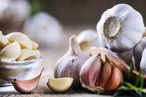 Tỏi rất tốt nhưng ai không nên ăn?