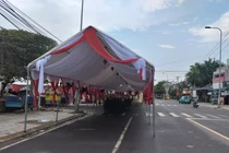 Rạp cưới tràn ra đường: Biết rồi, khổ lắm, nói mãi!