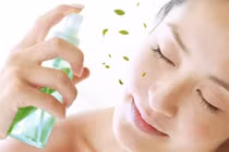 Bỏ túi 3 cách làm xịt khoáng trà xanh tại nhà giúp da trắng, khỏe