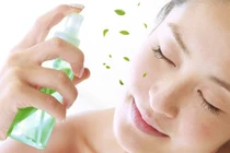 Bỏ túi 3 cách làm xịt khoáng trà xanh tại nhà giúp da trắng, khỏe