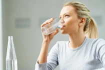 4 khung giờ vàng uống nước để có làn da đẹp, cơ thể khỏe mạnh