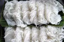 Những ai nên bạn chế ăn bún?