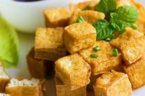 6 tác hại tiềm ẩn khi ăn quá nhiều đậu phụ, nam giới cần chú ý