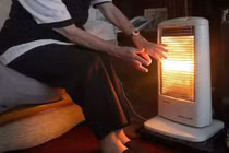 Mùa đông, bí quyết sử dụng đèn sưởi an toàn và tiết kiệm điện