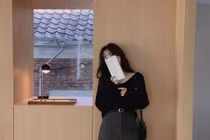 Mách bạn 5 kiểu áo diện cùng chân váy dạ vừa xinh lại ấm áp