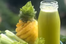 Mách bạn 4 công thức nước ép cần tây giúp đánh tan mỡ bụng