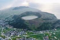 Khám phá hồ nước ngọt trên miệng núi lửa duy nhất ở Việt Nam