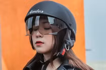 5 tuyệt chiêu khắc phục tóc bết khi đội mũ bảo hiểm