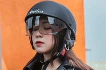 5 tuyệt chiêu khắc phục tóc bết khi đội mũ bảo hiểm