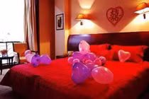 Chú rể "bốc hơi" đêm tân hôn, cô dâu lộ bí mật ghê rợn