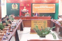 Khen thưởng các đơn vị triệt phá 3 vụ cá độ bóng đá