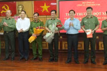 Đắk Lắk: Khen thưởng lực lượng triệt phá đường dây cá độ bóng đá