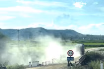 Đắk Lắk: Cầu tải trọng 2,5 tấn “cõng” xe chở cát nặng hàng chục tấn!