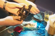 Đắk Lắk: Khởi tố đối tượng mang theo súng vào quán bar