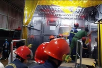 Kịp thời cứu nam nhân viên bị rơi vào máy cuốn cơm dừa