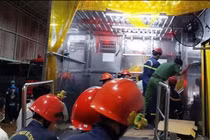 Kịp thời cứu nam nhân viên bị rơi vào máy cuốn cơm dừa