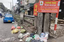 Biển cấm "có như không", người dân vẫn bất chấp đổ rác 