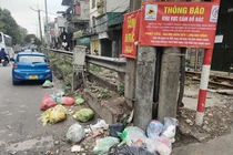 Biển cấm "có như không", người dân vẫn bất chấp đổ rác 