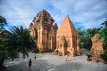  Chiêm ngưỡng tòa tháp Chăm di tích quốc gia đặc biệt