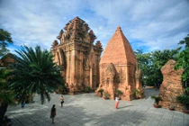  Chiêm ngưỡng tòa tháp Chăm di tích quốc gia đặc biệt
