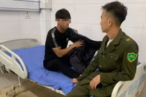 Ngăn chặn thanh niên định nhảy cầu vì mâu thuẫn tình cảm 