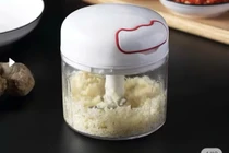 Có nên mua máy xay tỏi ớt mini cầm tay đa năng giá 22.000 đồng?