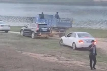 Đi câu, người đàn ông bất ngờ bị "thủy quái" kéo xuống hồ 