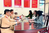 Kịp thời ngăn chặn một cô gái trẻ có ý định nhảy cầu