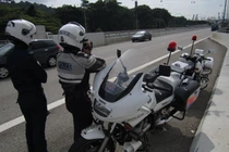 Vượt đèn đỏ, chạy xe quá tốc độ… các nước xử phạt sao? 