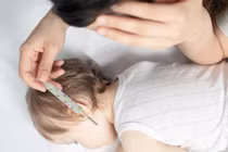 Bác sĩ chỉ rõ trẻ sốt sau phẫu thuật khi nào nguy hiểm?