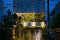 Xanh mướt từ ngoài vào trong, ngôi nhà ở Đà Nẵng khiến báo ngoại trầm trồ