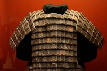 Bí ẩn áo giáp đá được tìm thấy trong lăng mộ Tần Thủy Hoàng