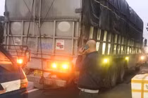 Vụ 2 bé tử vong do bị bánh ô tô văng trúng: Luật sư nói gì?