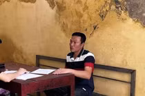 Sàm sỡ, đánh nữ nhân viên quán cà phê, nghi phạm sẽ bị xử lý sao?