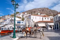 Hòn đảo "độc nhất vô nhị" cấm ô tô, đi lại bằng phương tiện cực lạ