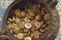 Dọn dẹp bãi đất hoang, bất ngờ đụng trúng "kho báu" khủng