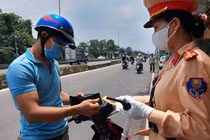 Trường hợp nào sẽ bị thu hồi giấy phép xe máy, ôtô từ 1/6?