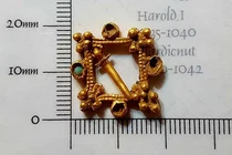 Bất ngờ tìm thấy "báu vật" lúc dò kim loại trên bãi đất trống