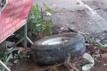 Nữ công nhân quét rác bất ngờ bị ô tô tông trọng thương