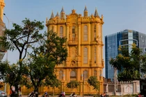 Ngắm tòa lâu đài “siêu mỏng” nổi bật giữa TP HCM