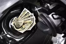 "Lật tẩy" 5 sai lầm khiến xe tay ga "ngốn" xăng