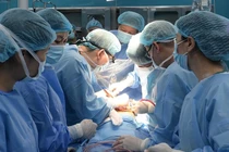 Ghép 2 lá phổi “cứu” sinh viên 21 tuổi bị bệnh phổi đục lỗ hiếm gặp