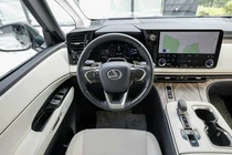 Chi tiết Lexus LM 500h - "chuyên cơ mặt đất", từ 7,21 tỷ tại Việt Nam